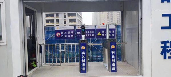 公司遠(yuǎn)程視頻監(jiān)控系統(tǒng)、勞務(wù)實(shí)名制管理系統(tǒng)  在多個(gè)項(xiàng)目試點(diǎn)推廣進(jìn)行中